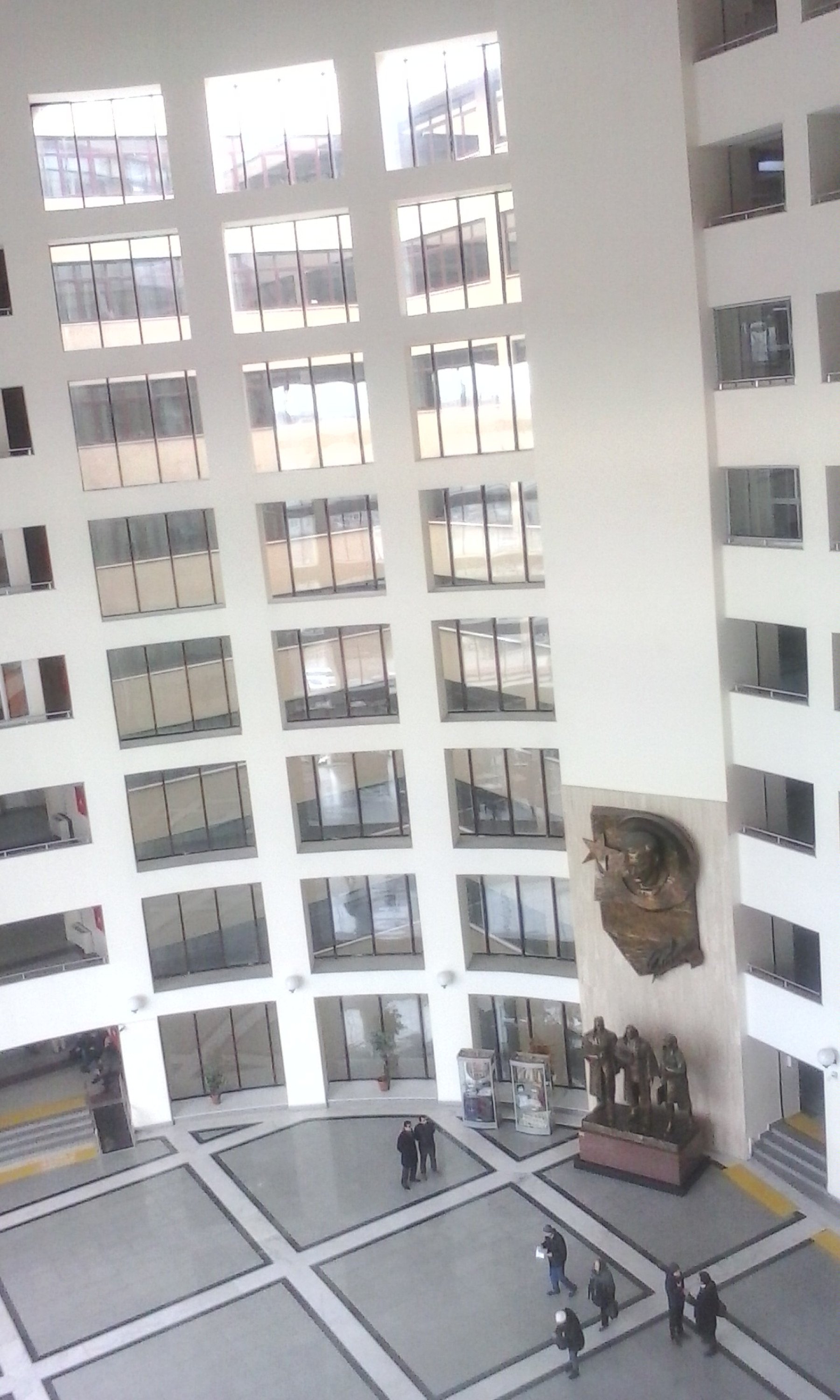 usheroflabourcourt kapak fotoğrafı