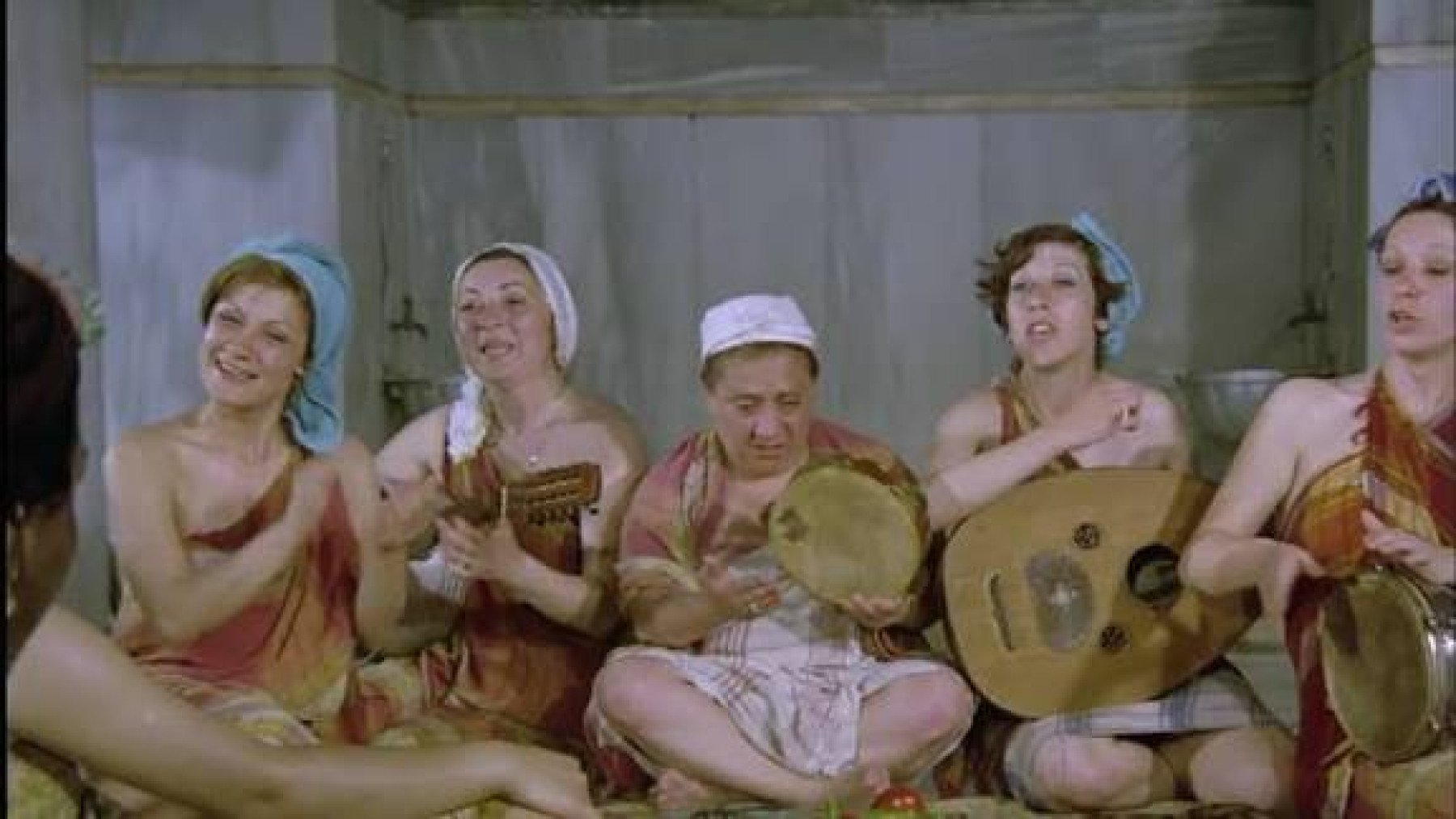 kadınlar hamamına zorla götürülen erkek çocuk kapak fotoğrafı